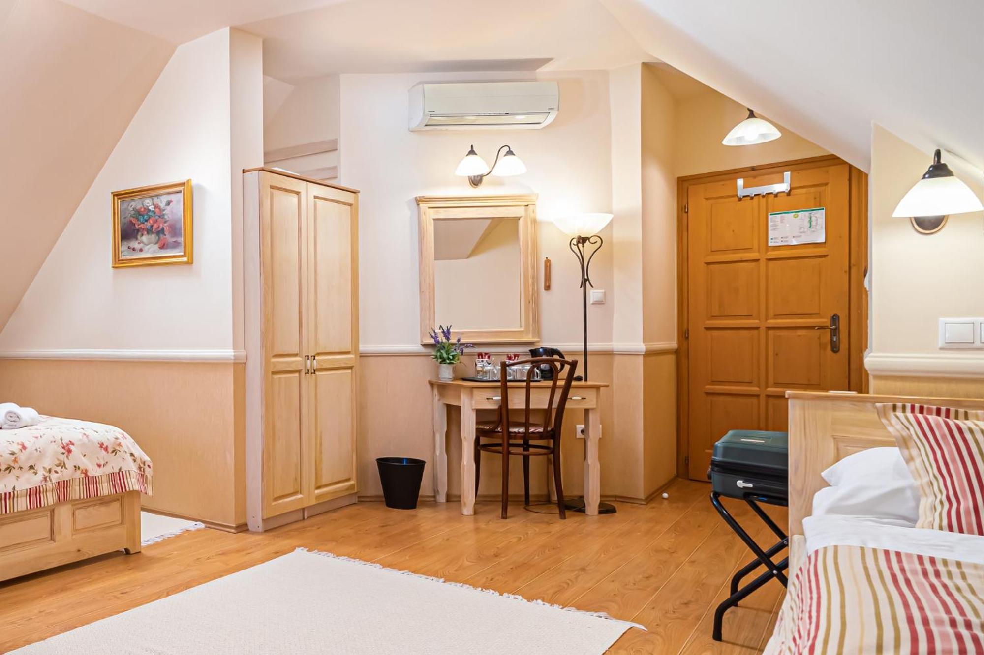 Rigotanya Relax & Wellness Panzio Buekfuerdo酒店 外观 照片