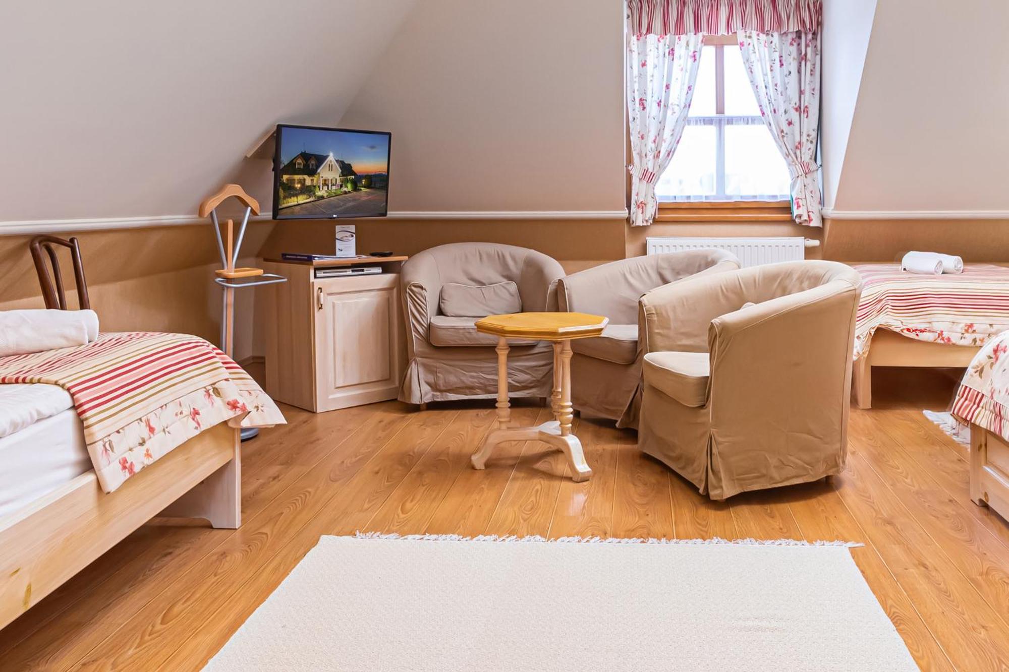 Rigotanya Relax & Wellness Panzio Buekfuerdo酒店 外观 照片