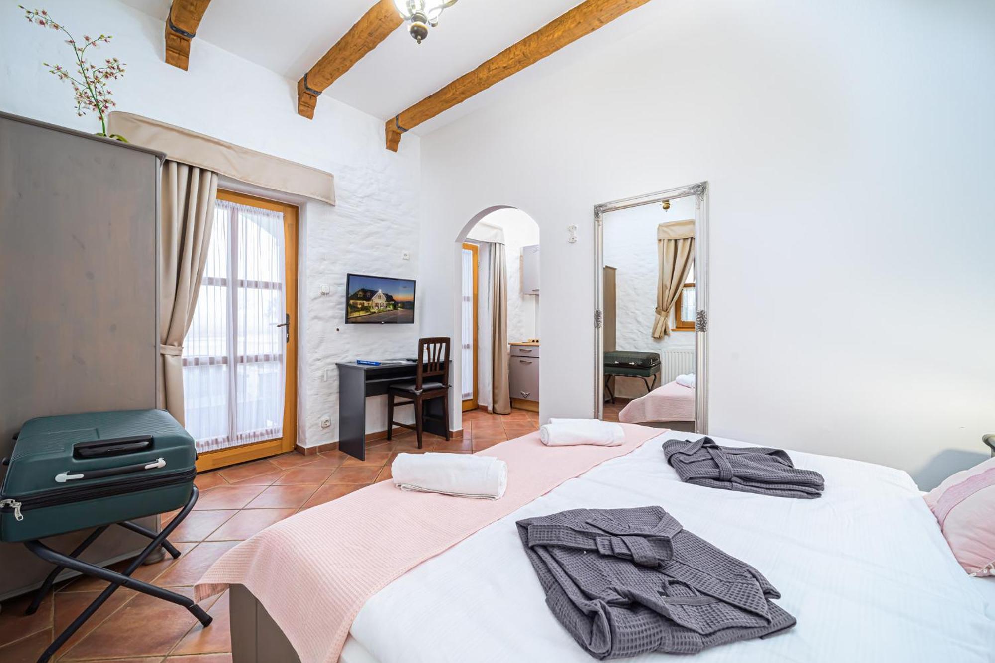 Rigotanya Relax & Wellness Panzio Buekfuerdo酒店 外观 照片